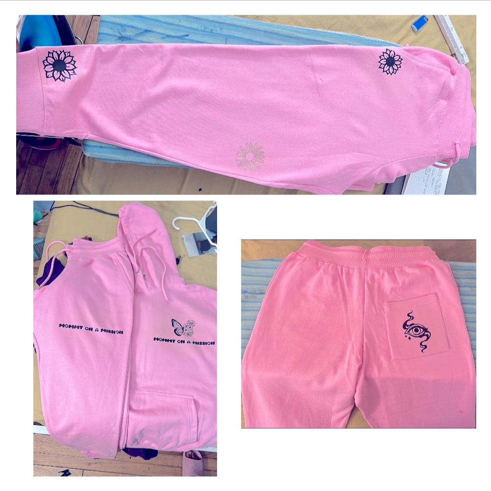 MOAM Pretty in pink edition only 10 left y’all out in your orders exclusive